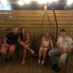 Meet your Posher, Allison